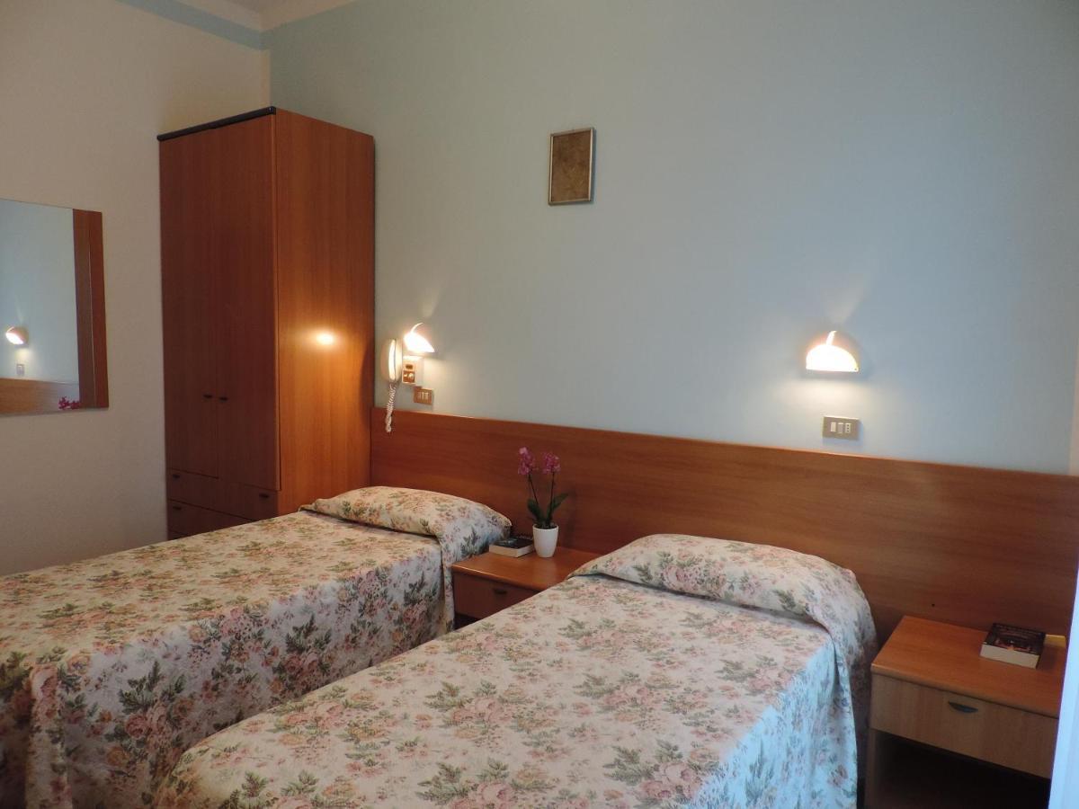 Hotel Liliana Rimini Exteriér fotografie